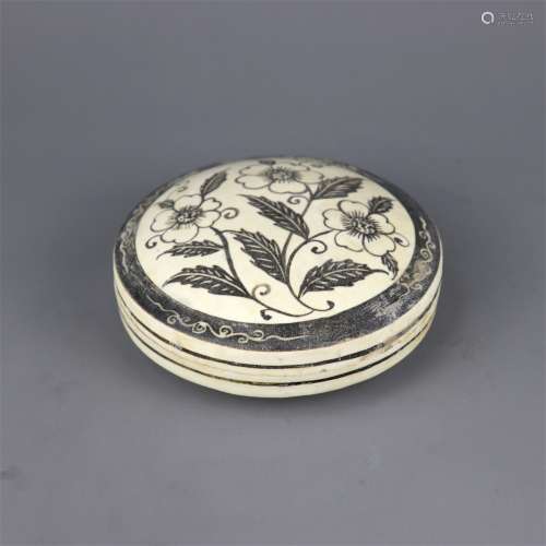 A Chinese Cizhou-Type Glazed Porcelain Round Box with Cover