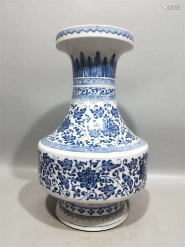 A Chinese Blue and White Porcelain Vase