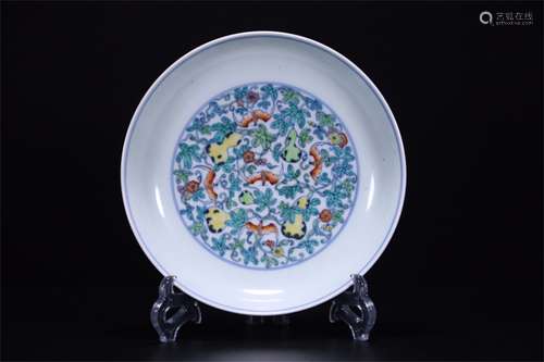 A Chinese Dou-Cai Glazed Porcelain Plate