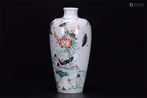 A Chinese Wu-Cai Glazed Porcelain Vase