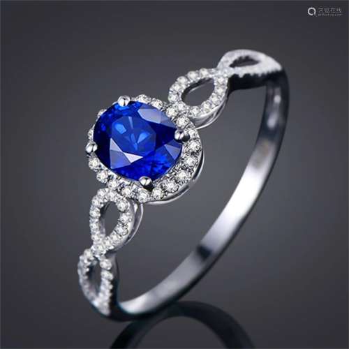 A Carved Sapphire and 18K Platinum Ring with Dimond Inlaid