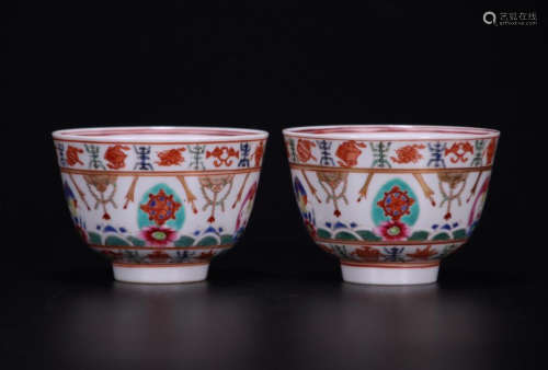 PAIR OF CHINESE PORCELAIN FAMILLE ROSE CUPS