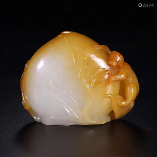 CHINESE WHITE JADE MONKAY AND PEACH TABLE ITEM