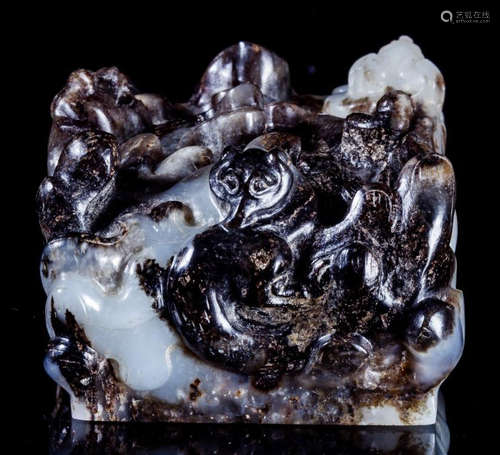 CHINESE NEPHRITE JADE TABLE ITEM