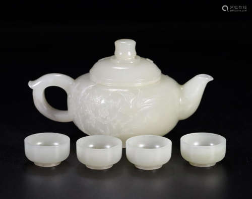 CHINESE WHITE JADE TEA POT WITH FOUR CUPS