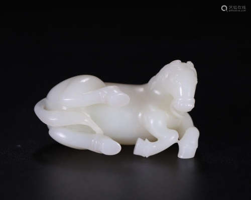 CHINESE WHITE JADE HORSE TABLE ITEM