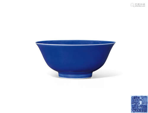 清乾隆 霁蓝釉碗