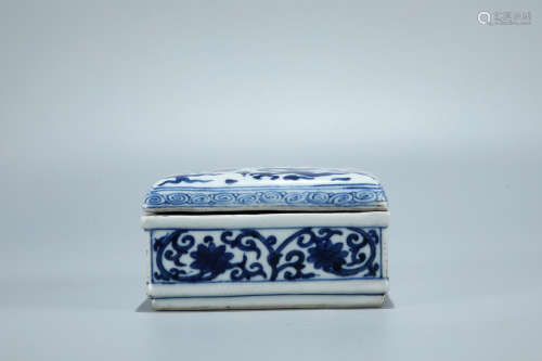 A Chinese Blue and White Porcelain Square Box with Cover