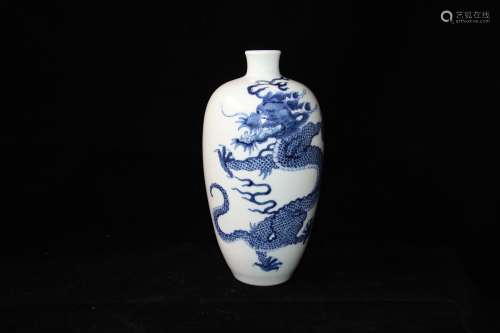 A Chinese Blue and White Porcelain Vase