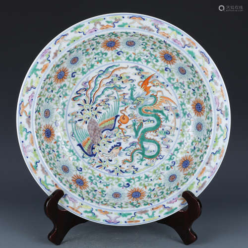 A Chinese Dou-Cai Glazed Porcelain Plate