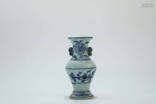 A Chinese Blue and White Porcelain Vase