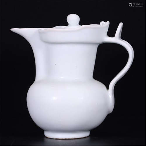 CHINESE PORCELAIN WHITE GLAZE KETTLE