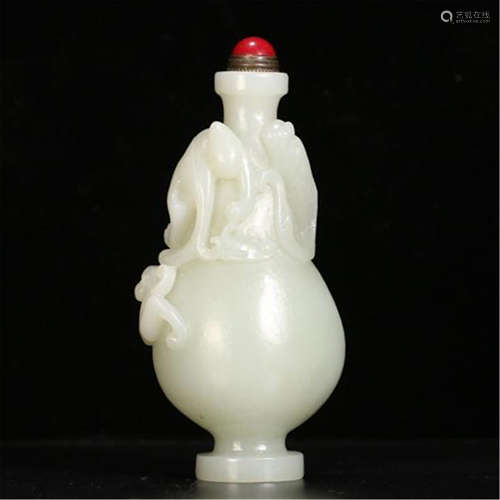 CHINESE CELADON JADE BEAST SNUFF BOTTLE