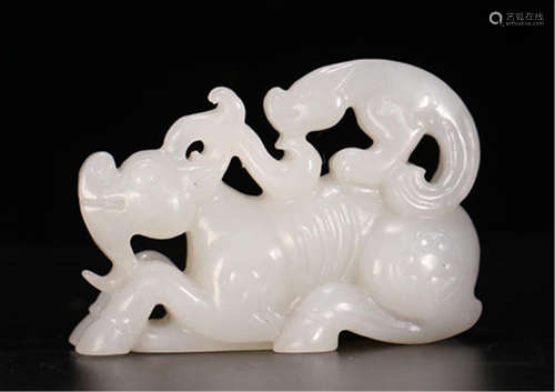 CHINESE WHITE JADE BEAST TABLE ITEM