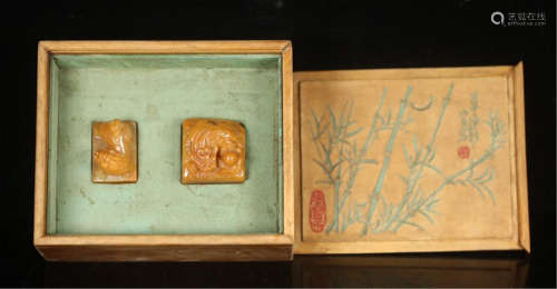 TWO CHINESE SOAPSTONE TIANHUANG SEAL