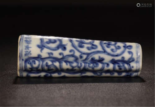 CHINESE PORCELEAIN BLUE AND WHITE FLOWER BRUSH HOLDER
