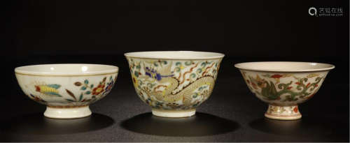 THREE CHINESE PORCELAIN RUCAI FLOWER CUPS