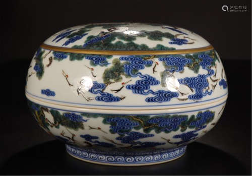 CHINESE PORCELAIN BLUE AND WHTIE CRANES UNDER PINE LIDDED BOX