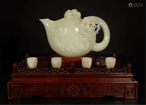 CHINESE YELLOW JADE TEA POT WITH FOUR CUPS