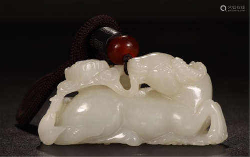 CHINESE WHITE JADE COUCHING RAM TABLE ITEM