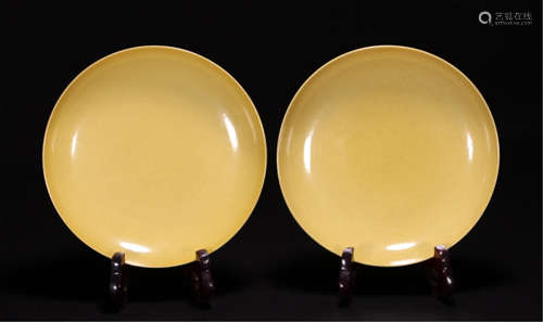 PAIR OF CHINESE PORCELAIN YELLOW GLAZE DRAGON PLATES