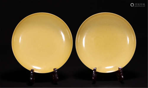 PAIR OF CHINESE PORCELAIN YELLOW GLAZE DRAGON PLATES