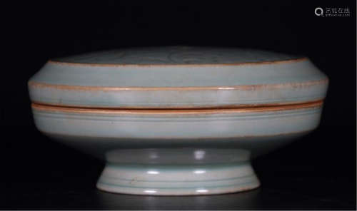 CHINESE PORCELAIN YUE WARE LIDDED POWDER BOX