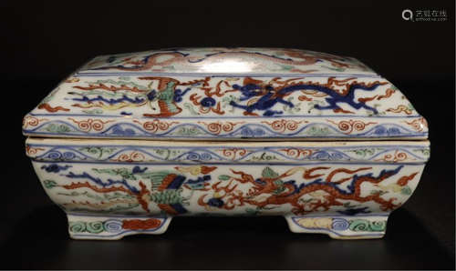 CHINESE PORCELAIN WUCAI DRAGON SQUARE LIDDED BOX