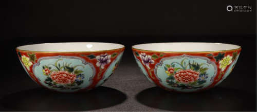 PAIR OF CHINESE PORCELAIN FAMILLE ROSE FLOWER BOWLS