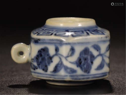 CHINESE PORCELAIN BLUE AND WHITE FLOWER BIRD WATER POT