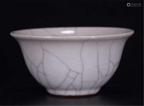 CHINESE PORCELAIN CRACKED GLAZE BOWL