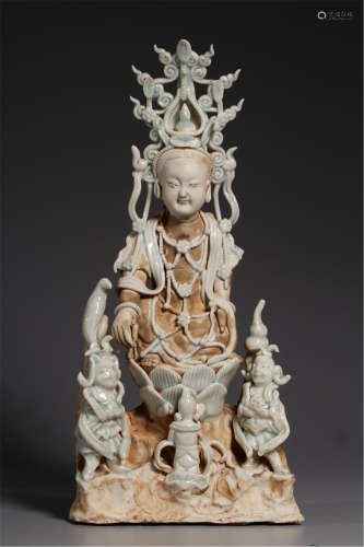 CHINESE PORCELAIN HUTIAN WARE SEATED GUANYIN