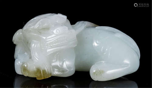 CHINESE WHITE JADE LION TABLE ITEM