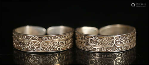 PAIR OF CHINESE SILVER BEAST FACE BANGLE