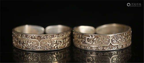 PAIR OF CHINESE SILVER BEAST FACE BANGLE