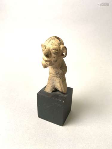 Statuette en terre cuite. Hauteur 8,8 cm. Culture Tumaco-la Tolita. Frontière [...]