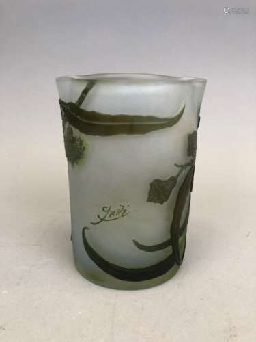 GALLE. Vase en verre multicouches. H : 17 cm. -