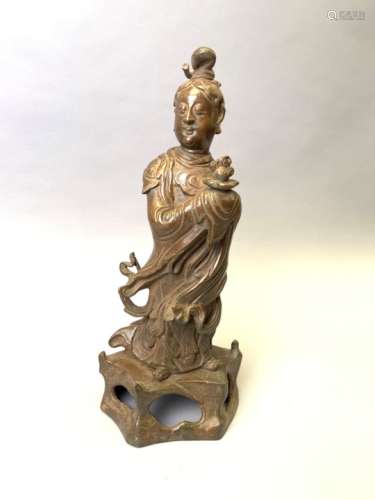 Statuette de Guanyin en bronze CHINE, dynastie Ming, XVIIe siècle Représentée [...]