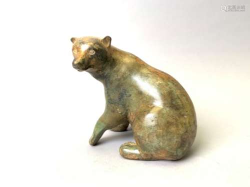 Pierre CHENET (XX-XXI). Ours polaire marchant. Bronze signé. 14 x 14 x 11 cm. -