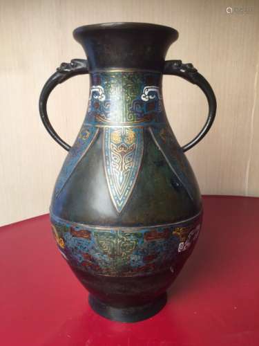 CHINE. Vase balustre en bronze émaillé. XIXe siècle. H 37 cm. -