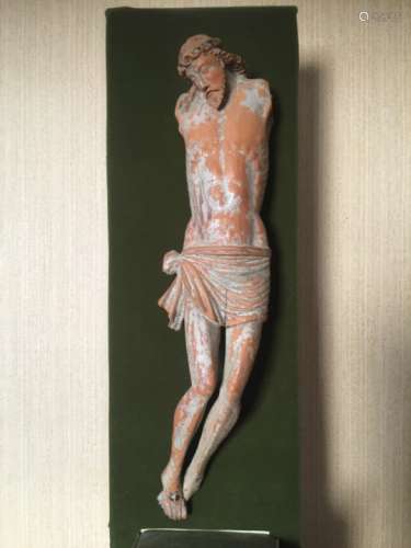 CHRIST en buis ? sculpté avec restes de monochromie. XVIe siècle. H.27 cm. (bras [...]