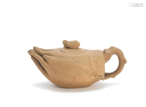 20th century An Yixing finger-citron shaped teapot and cover