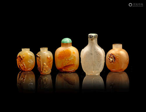 19th/20th century A group of five various agate and rock crystal snuff bottles