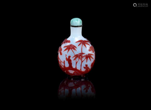 Qianlong A rare red-overlay glass pear-shaped snuff bottle
