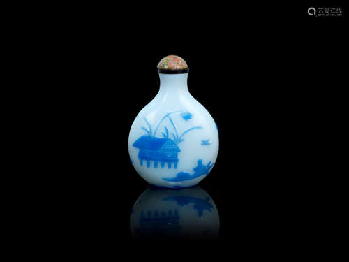 1800-1850, Yangzhou School A pale blue-overlay milky white glass snuff bottle