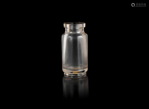 1740-1880 A cylindrical crystal snuff bottle