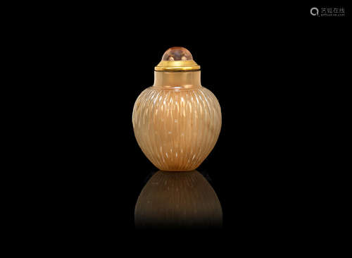 1750-1820 A carved 'bamboo-weave' agate snuff bottle