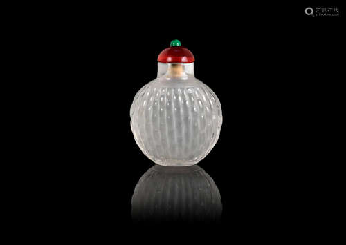 1750-1850 A carved 'basket-weave' crystal snuff bottle