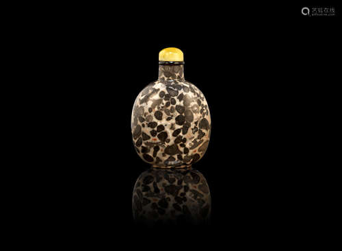 1750-1860 A fossiliferous limestone snuff bottle