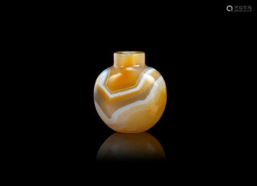 1750-1860 A small banded agate snuff bottle